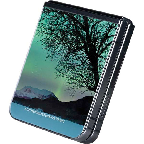 StockTrek Aurora Borealis over a lake in Norway Galaxy Z Flip5 5G Skin